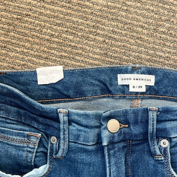 Good American Mid-rise Straight Fit Jeans Size 8 - Picture 2 of 4